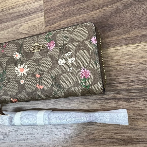 COACH Signature Wildflower Long Zip Around Detachable Strap Wristlet Wallet NWT - Picture 6 of 14